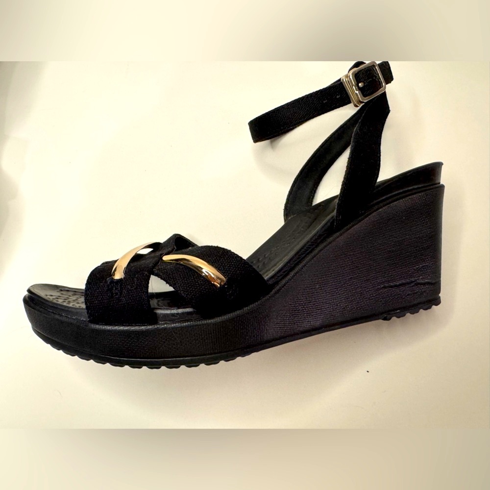 CROCS Elegant Black Sandals with Gold Straps - Picture 3 of 8